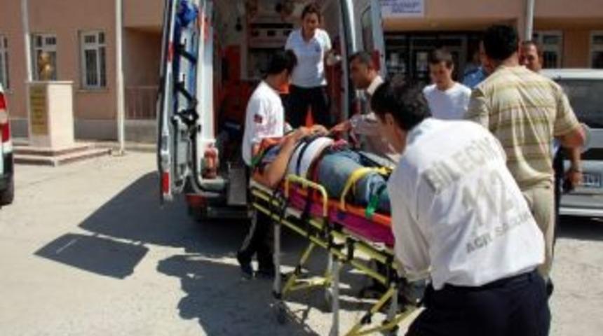 Boz&uuml;y&uuml;k&rsquo;te Merdivenlerden D&uuml;şen İş&ccedil;i Yaralandı