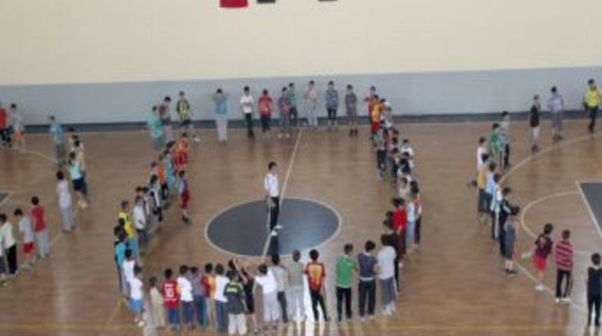 Kur&rsquo;an Kursu &Ouml;ğrencileri Spora Koştu