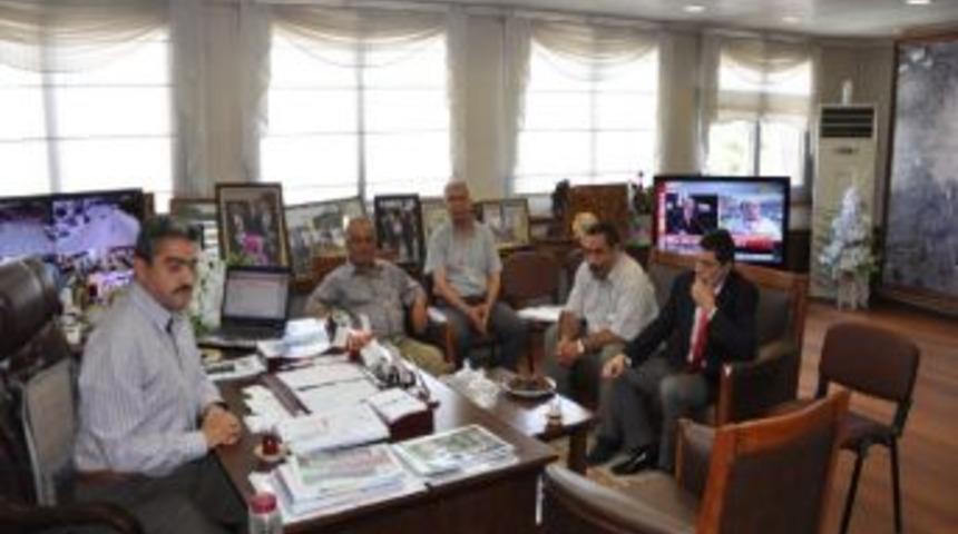 Başkan Alıcık'tan Gen&ccedil;lik Temsilcisi &Uuml;st&uuml;n&rsquo;e Plaket