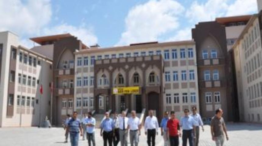 Niğde&rsquo;de Sel&ccedil;uklu Mimarisiyle Yapılan Fen Lisesi Eğitime Hazır