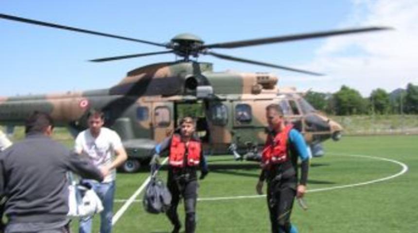 Selde Nedeniyle Mahsur Kalan 3 Aile Helikopterle Kurtarıldı