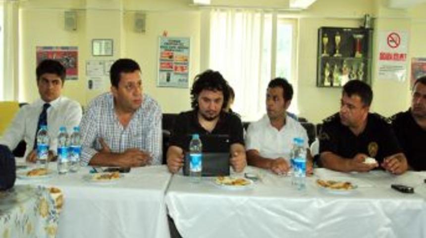 Antalya&rsquo;daki Taraftar Gruplarına, Sporda Şiddetin &Ouml;nlenmesi Anlatıldı