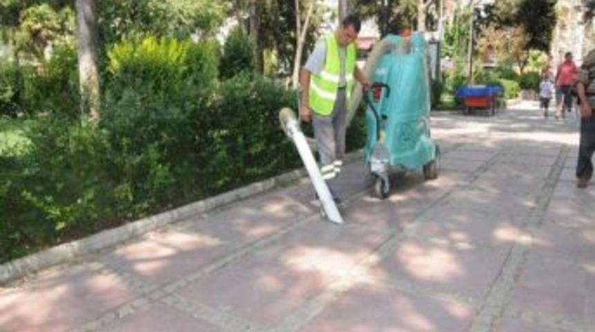 Manisa Belediyesi Fil S&uuml;p&uuml;rge Ara&ccedil;larını Tanıttı