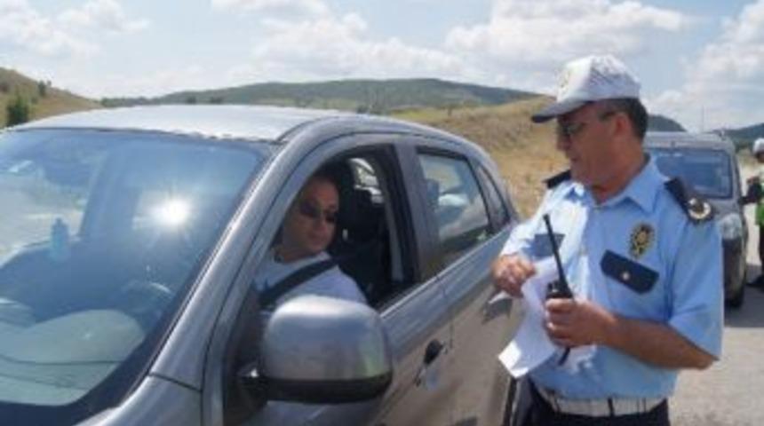 Emniyetten S&uuml;r&uuml;c&uuml;lere Uygulamalı Ve Broş&uuml;rl&uuml; Uyarı