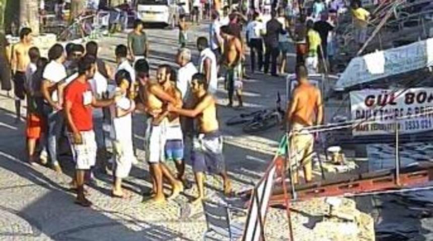 Bı&ccedil;aklı Kavga G&uuml;venlik Kameralarına Yansıdı