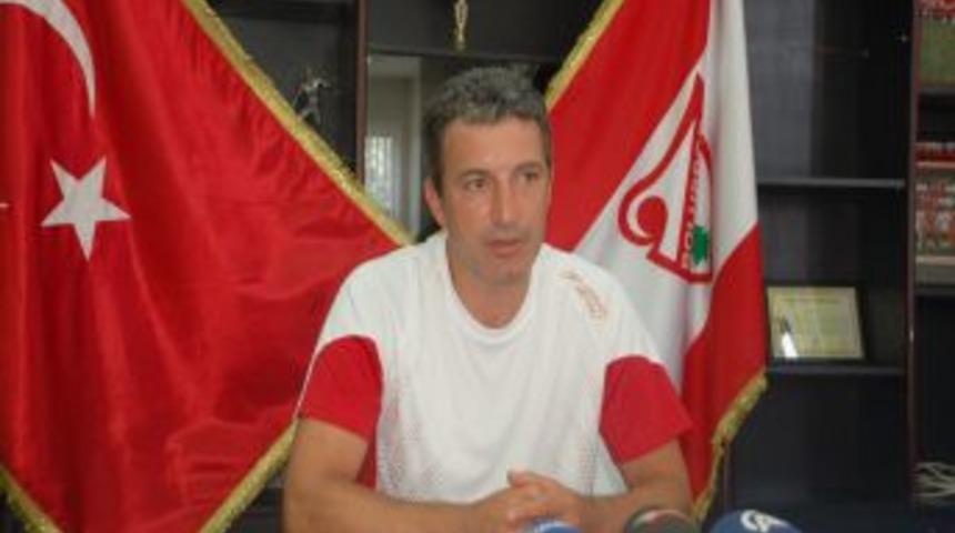 Boluspor Teknik Direkt&ouml;r&uuml; Serhat G&uuml;ller: Mutlaka Bir Tane Stoper Almalıyız