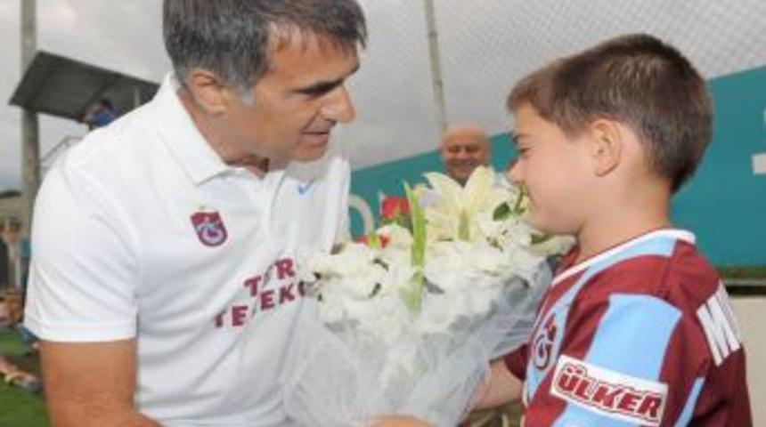 Başkan G&uuml;mr&uuml;k&ccedil;&uuml;oğlu, Trabzonspor Idmanını Ziyaret Ederek, Başarılar Diledi