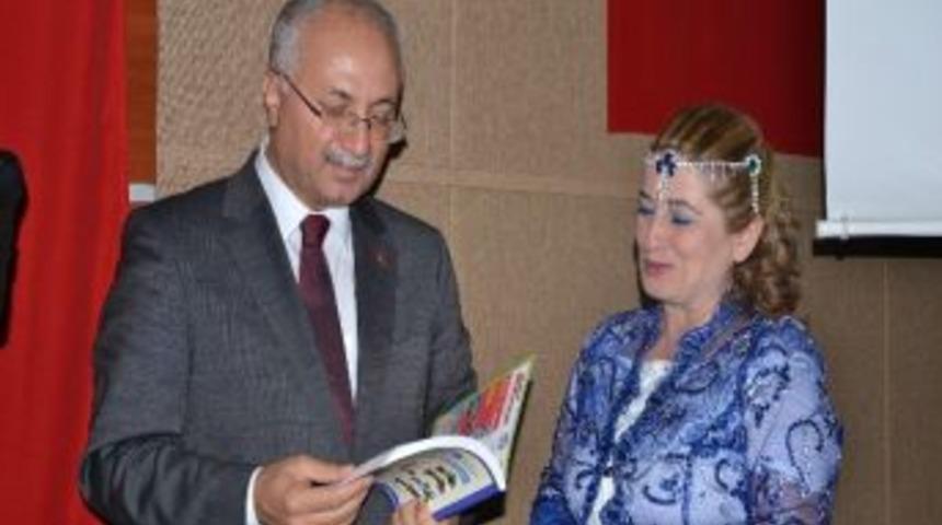 Gazeteci Yazar Kitabının Satış Gelirlerini &Ouml;ğrencilere Aktaracak