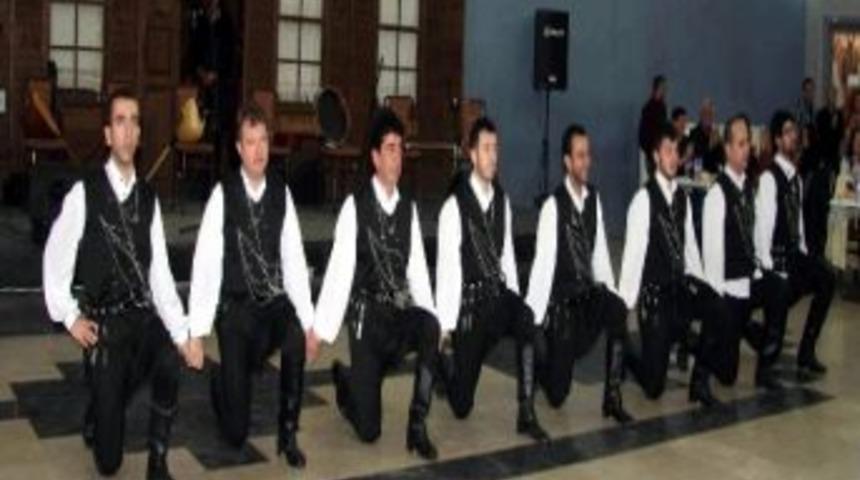 Bartın Belediyesi Halk Dansları Topluluğuna Mudurnu Belediyesi&rsquo;nden Plaket