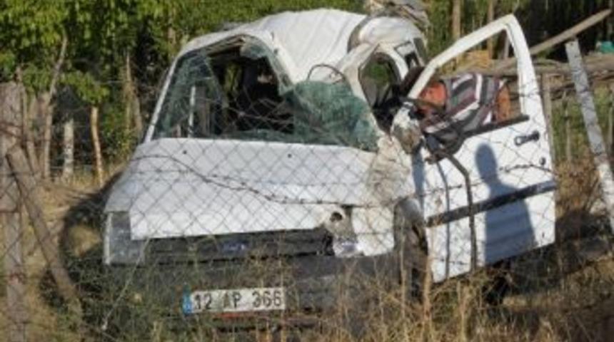 Bing&ouml;l&rsquo;de Trafik Kazası : 1 &Ouml;l&uuml;, 6 Yaralı