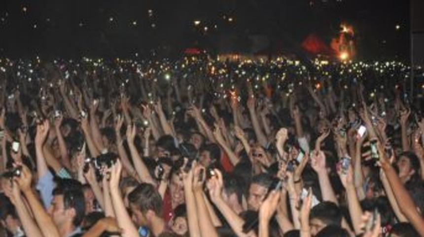 Tarkan Bursa'da 110 Bin Kişiye Konser Verdi