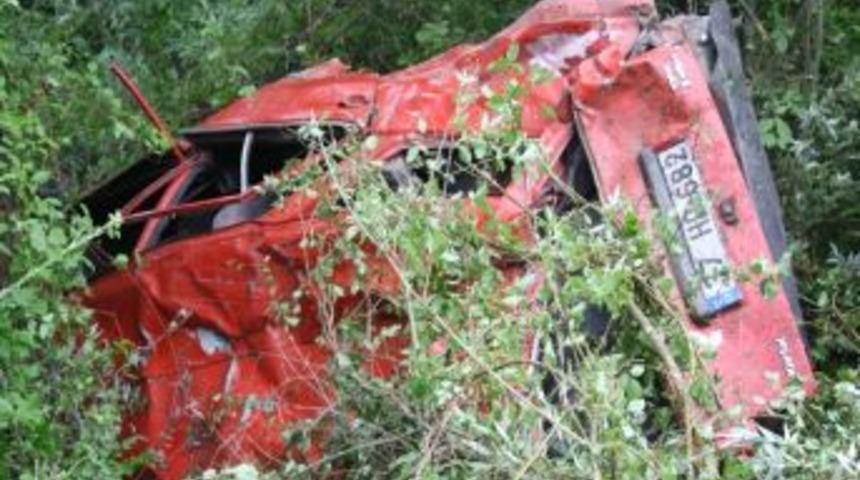 Otomobil Baraja U&ccedil;tu: 1 &Ouml;l&uuml;, 1 Yaralı