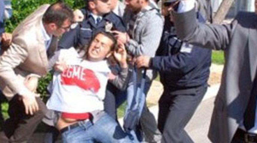 ‘Taklacı bakan’ eylemine 10 yıl hapis istemi