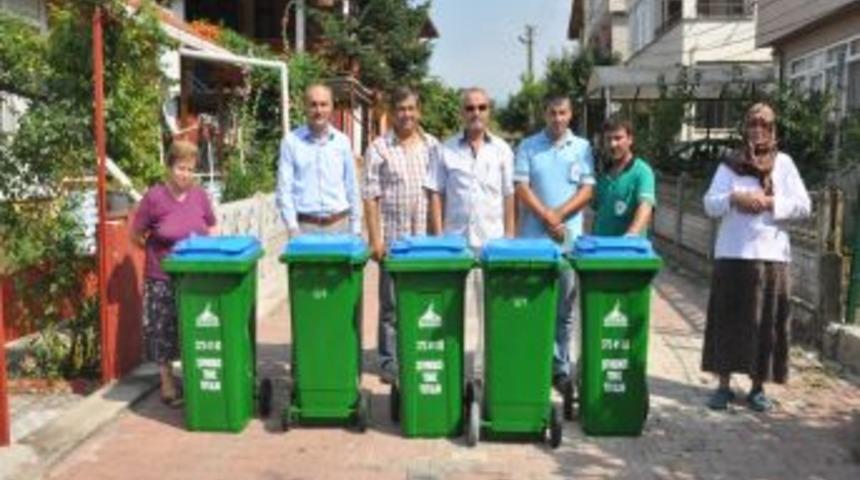Emek Mahallesi&rsquo;ne Plastik &Ccedil;&ouml;p Konteynerleri Dağıtıldı