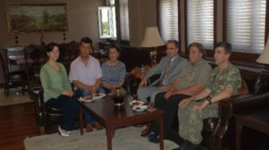 Şehit Ailesi, &Ccedil;akırs&ouml;ğ&uuml;t Komando Tugayı'nı Ziyaret Etti