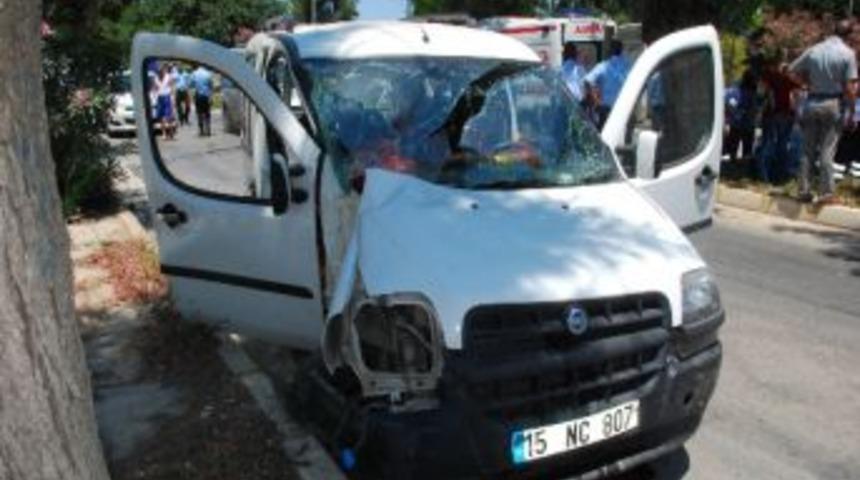 İzmir&rsquo;de Trafik Kazası: 4 Yaralı