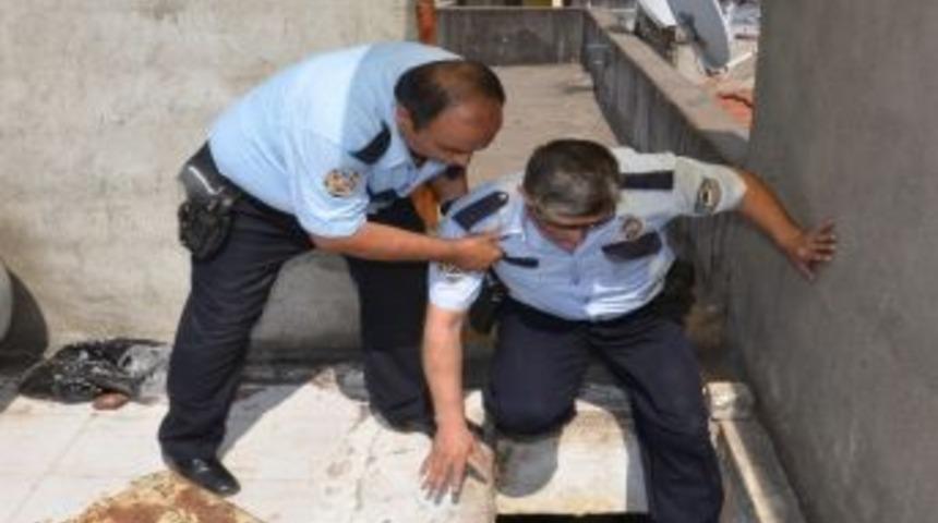 Helikopter Havada Polisler &Ccedil;atıda Hırsız Aradı