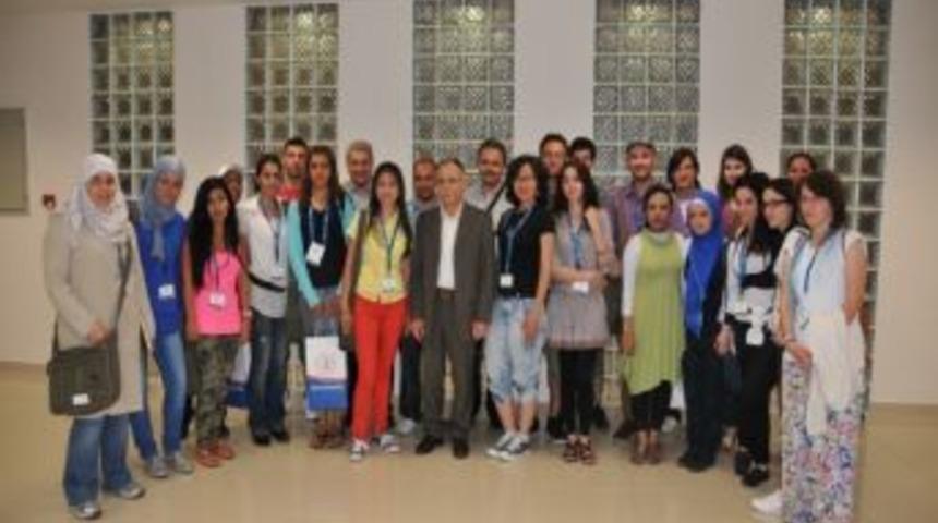 T&uuml;rk&ccedil;e Yaz Okulu &Ouml;ğrencilerinden Rekt&ouml;r Akan&rsquo;a Ziyaret