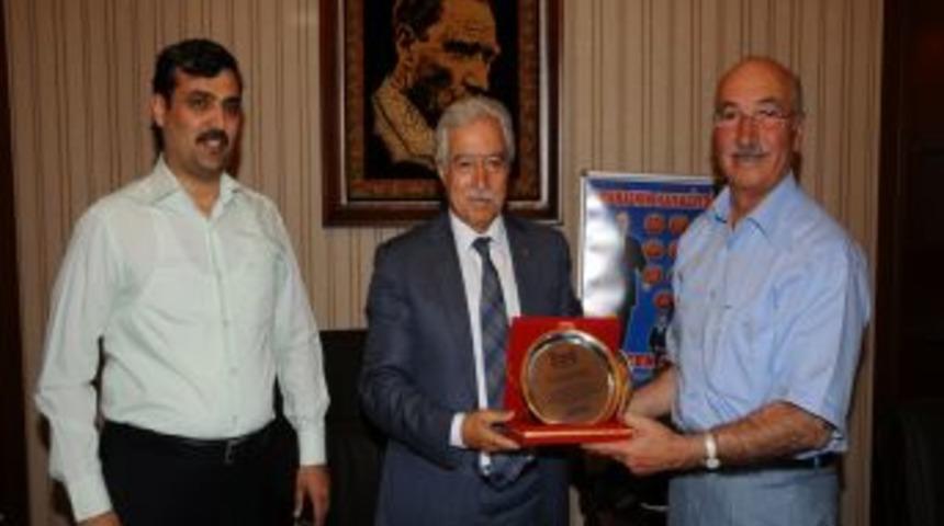 Zihni Aldırmaz'a T&uuml;rk&ccedil;e Olimpiyatları'na Destek Teşekk&uuml;r&uuml;