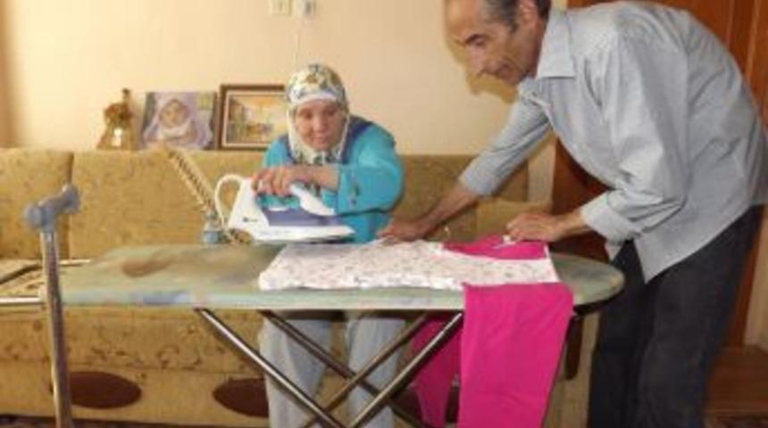 Fel&ccedil;li Kadın 39 Yıllık Eşinin Sevgisiyle Hayata G&uuml;l&uuml;ms&uuml;yor