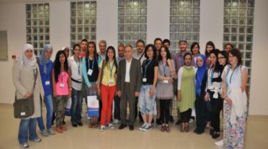 T&uuml;rk&ccedil;e Yaz Okulu &Ouml;ğrencileri Rekt&ouml;r Akan&rsquo;ı Ziyaret Etti