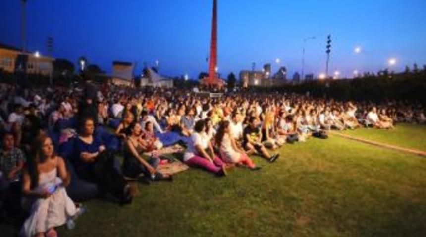 İzmir &ldquo;y&uuml;ksek Sadakat&rdquo;le Coştu