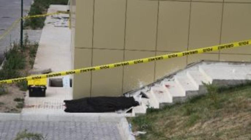 Ayrı Yaşadığı Polis Karısını Vurdu, Ardından İntihar Etti