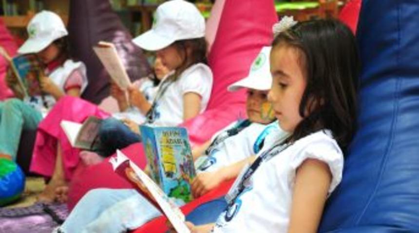 &Ouml;ğrencilerden Kitap Okuma Pikniği