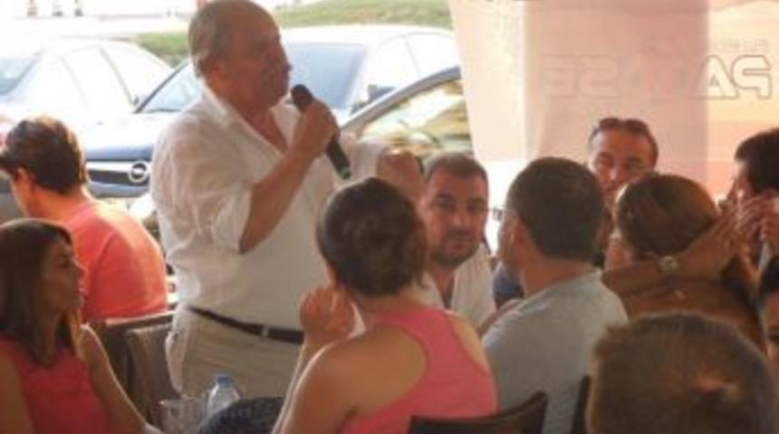 &Uuml;nl&uuml;ler İzmir&rsquo;de Kitaplarını İmzaladı