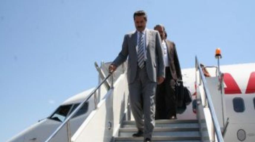 &Ccedil;alışma Ve Sosyal G&uuml;venlik Bakanı &Ccedil;elik Kars&rsquo;ta