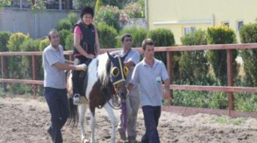 Engellilerin At Binme Keyfi