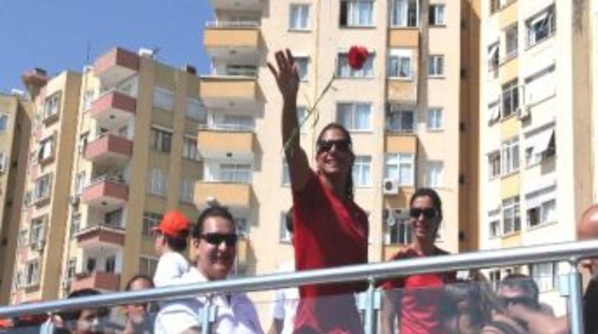Avrupa Şampiyonu Atlete Coşkulu Karşılama