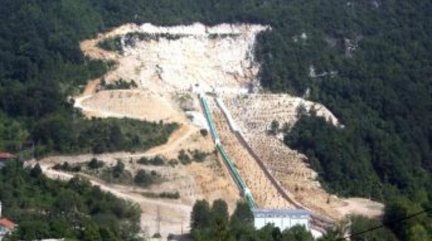Kapısuyu Deresi Artık Kırmızı Akıyor