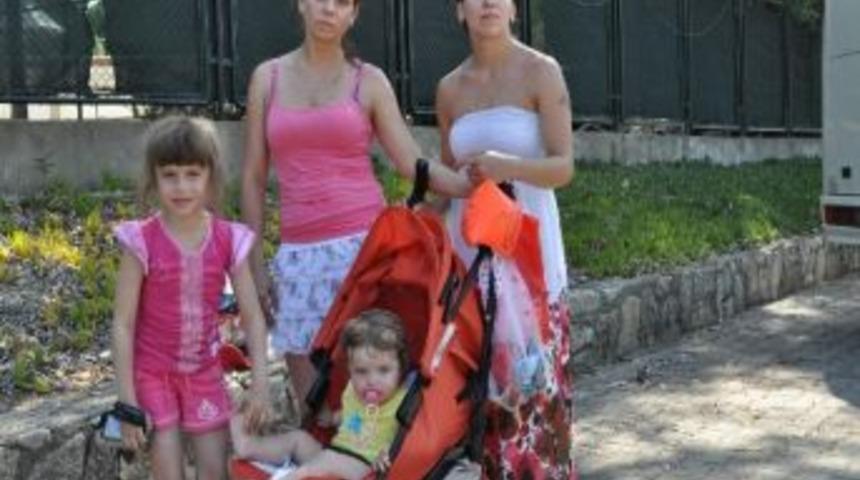 &Ccedil;ocuğu Hastalanan Rus Turistin Otelden &Ccedil;ıkarıldığı İddiası