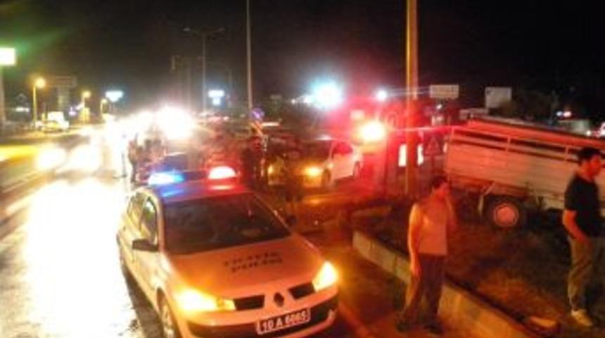 Edremit&rsquo;te Yanmayan Trafik Lambaları Kara Yolunu Savaş Alanına &Ccedil;evirdi