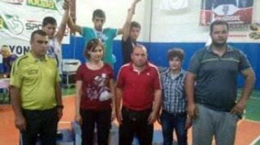 Adıyamanlı Minik Boks&ouml;r T&uuml;rkiye &Uuml;&ccedil;&uuml;nc&uuml;s&uuml; Oldu