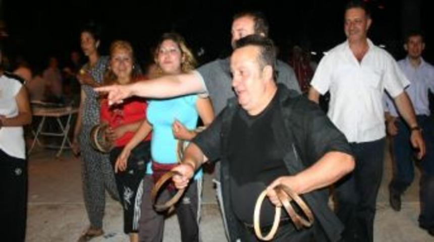 Coşkun Sabah Ve İsmail T&uuml;r&uuml;t İzniklileri Coşturdu