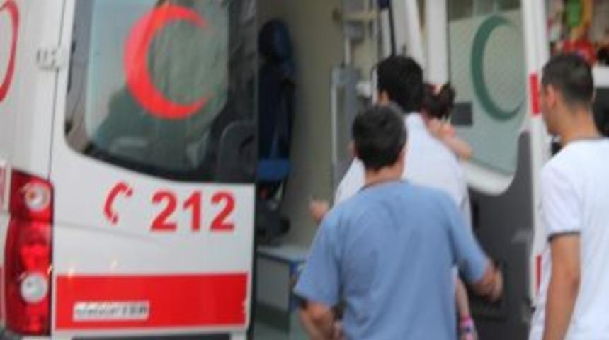 4 Yaşındaki Kız &Ccedil;ocuğuna Otomobil &Ccedil;arptı