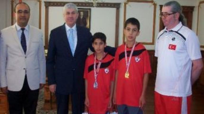 Kırşehir Boks Takımı 2 Madalya İle D&ouml;nd&uuml;