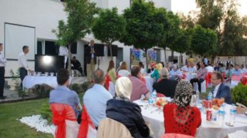 AK Parti İzmir İl Teşkilatı Asil Ve Yedek Y&ouml;netim Kurulu &Uuml;yeleri Buluştu