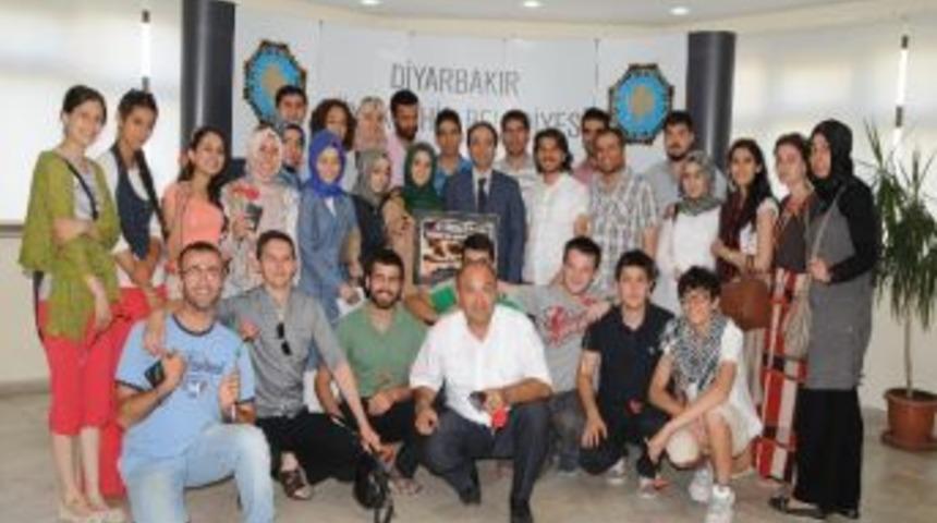 Sevgi K&ouml;pr&uuml;s&uuml; &Ouml;ğrencileri Baydemir&rsquo;i Ziyaret Etti