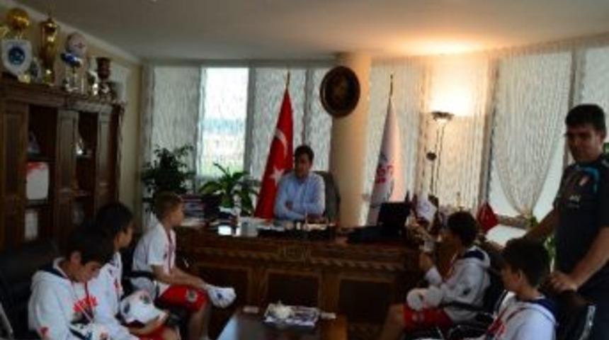 Futbol K&ouml;y&uuml;&rsquo;nde &Ccedil;alışmalar S&uuml;r&uuml;yor