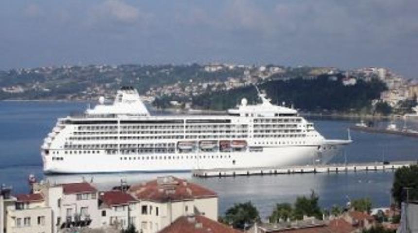 Dev Turist Gemisi Sinop'tan Ayrıldı