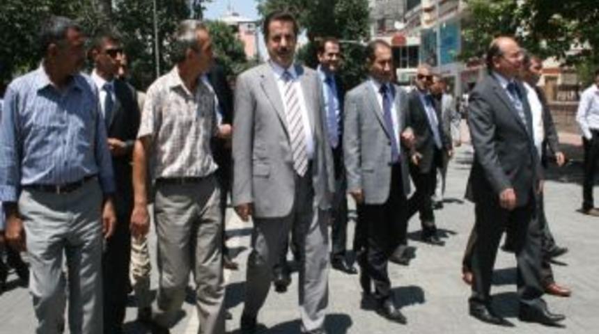 &Ccedil;alışma Ve Sosyal G&uuml;venlik Bakanı &Ccedil;elik Iğdır&rsquo;da