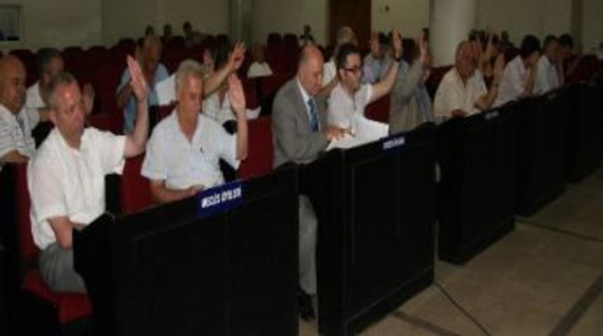 Ak Partililerden Meclisi Toplantısında Pankartlı Tepki