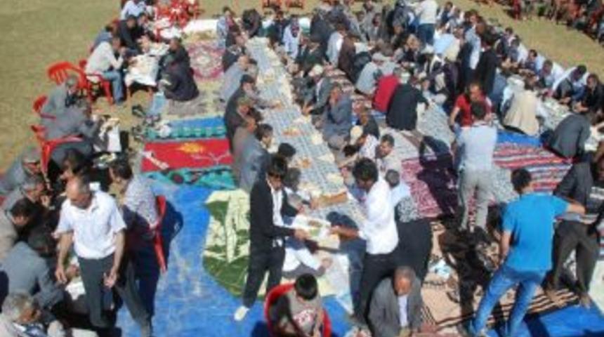 Başkan Sadak, Van&rsquo;daki 60 Yıllık Husumetli Aileleri Barıştırdı