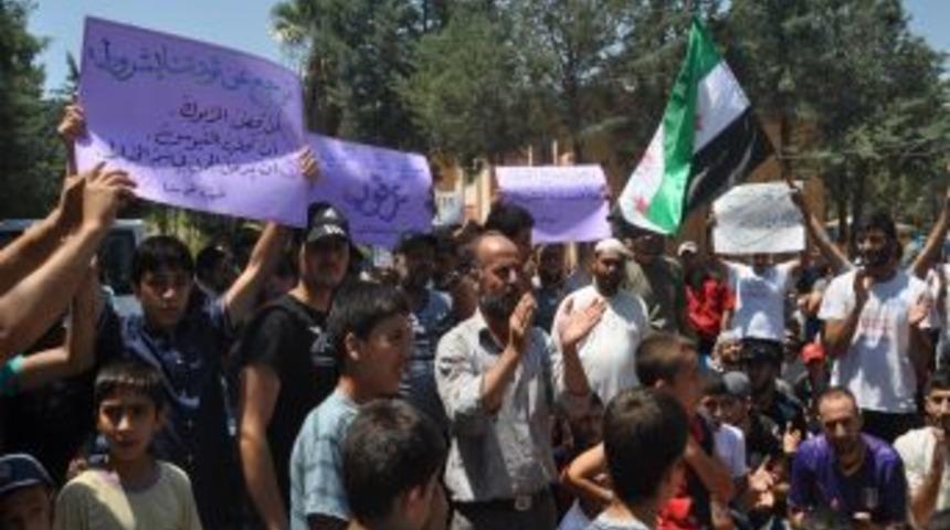 Suriyeliler Cuma Namazından Sonra Eylem Yaptı