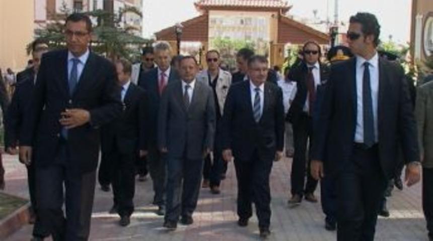 Bakan Şahin, Şehit Pilotun Ailesini Ziyaret Etti