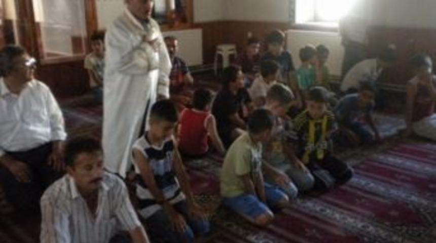 Namaz Yarışmasına B&uuml;y&uuml;k İlgi