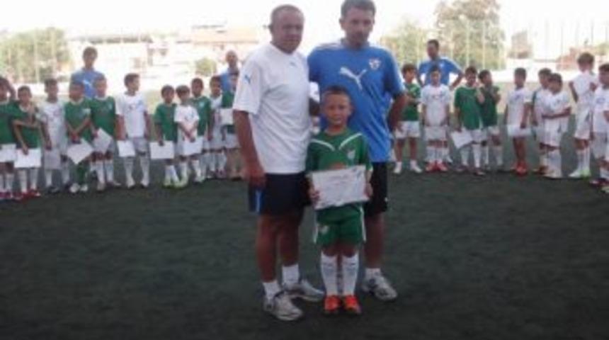 Gen&ccedil; Futbolcuların Sertifika Heycanı